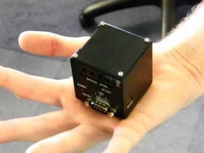 Space_Cube_Linux_PC-hand.jpg